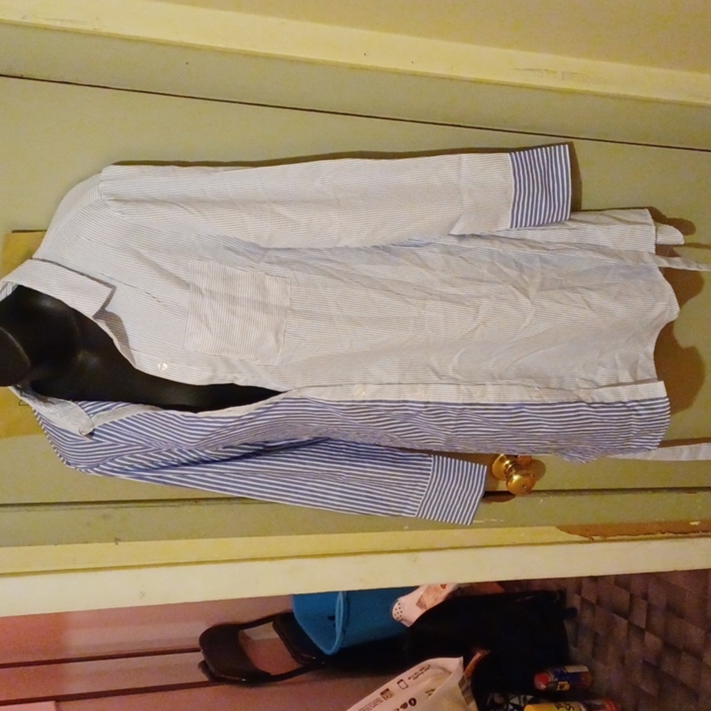 Holding back shirt dress
